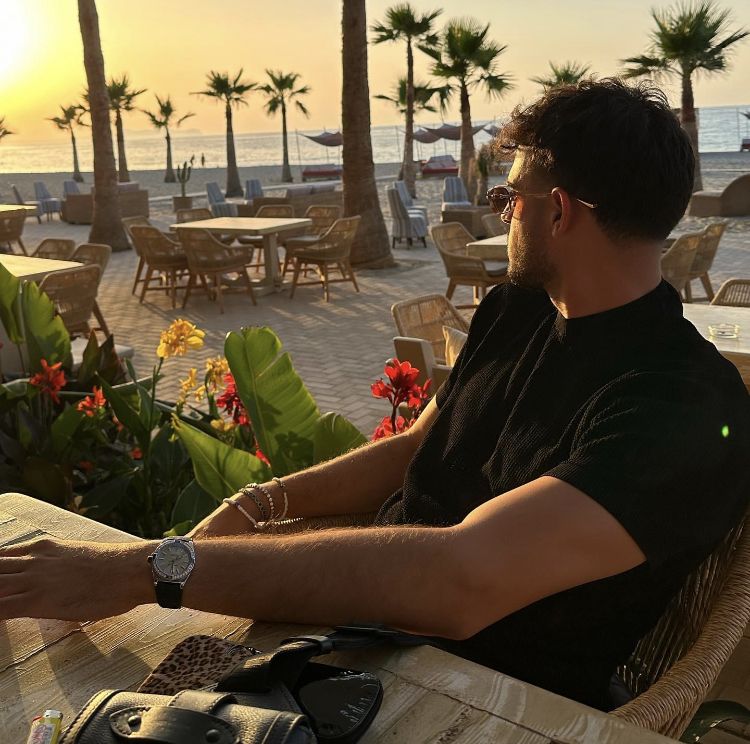 <em>Michael R. - </em>Freelance Designer
